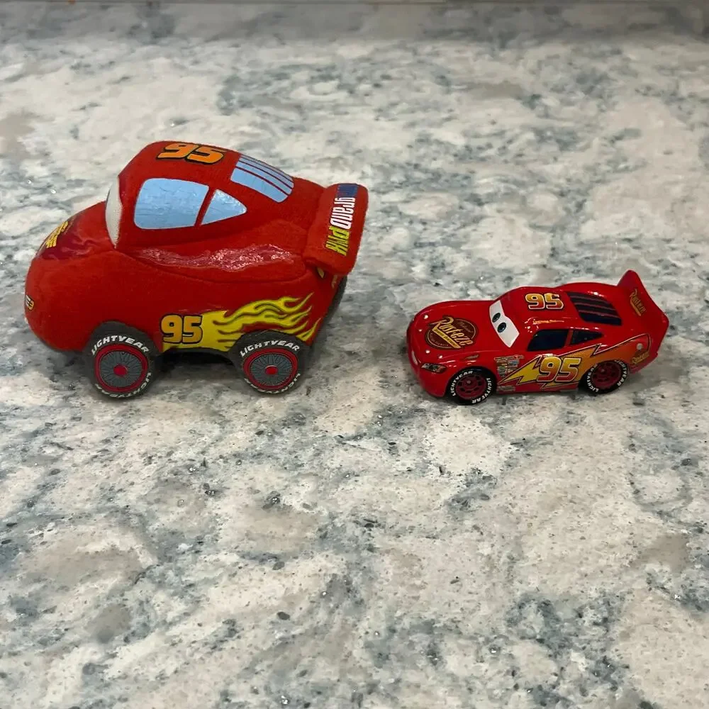 Disney Pixar Cars Diecast 1:55 Scale #95 Lightning McQueen Rust-eze Car & Plush